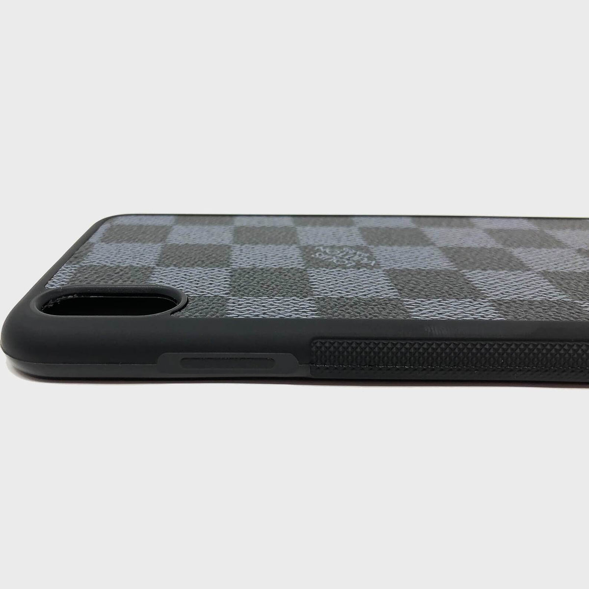 Louis Vuitton Damier Graphite Canvas iPad Essential Case – Luxuria & Co.
