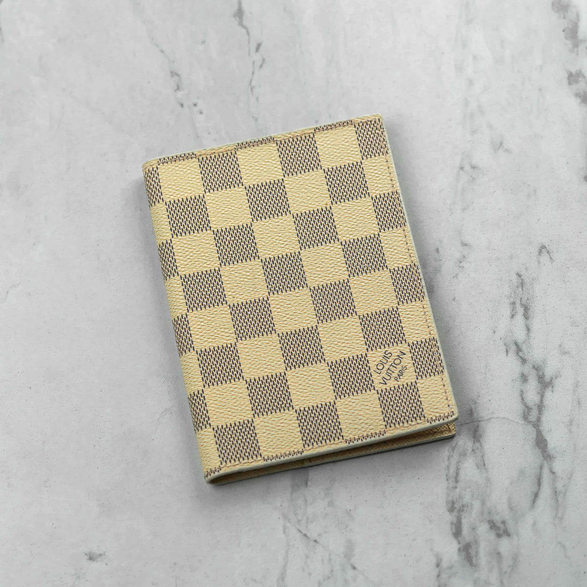 LOUIS VUITTON Damier Azur Passport Cover 592367