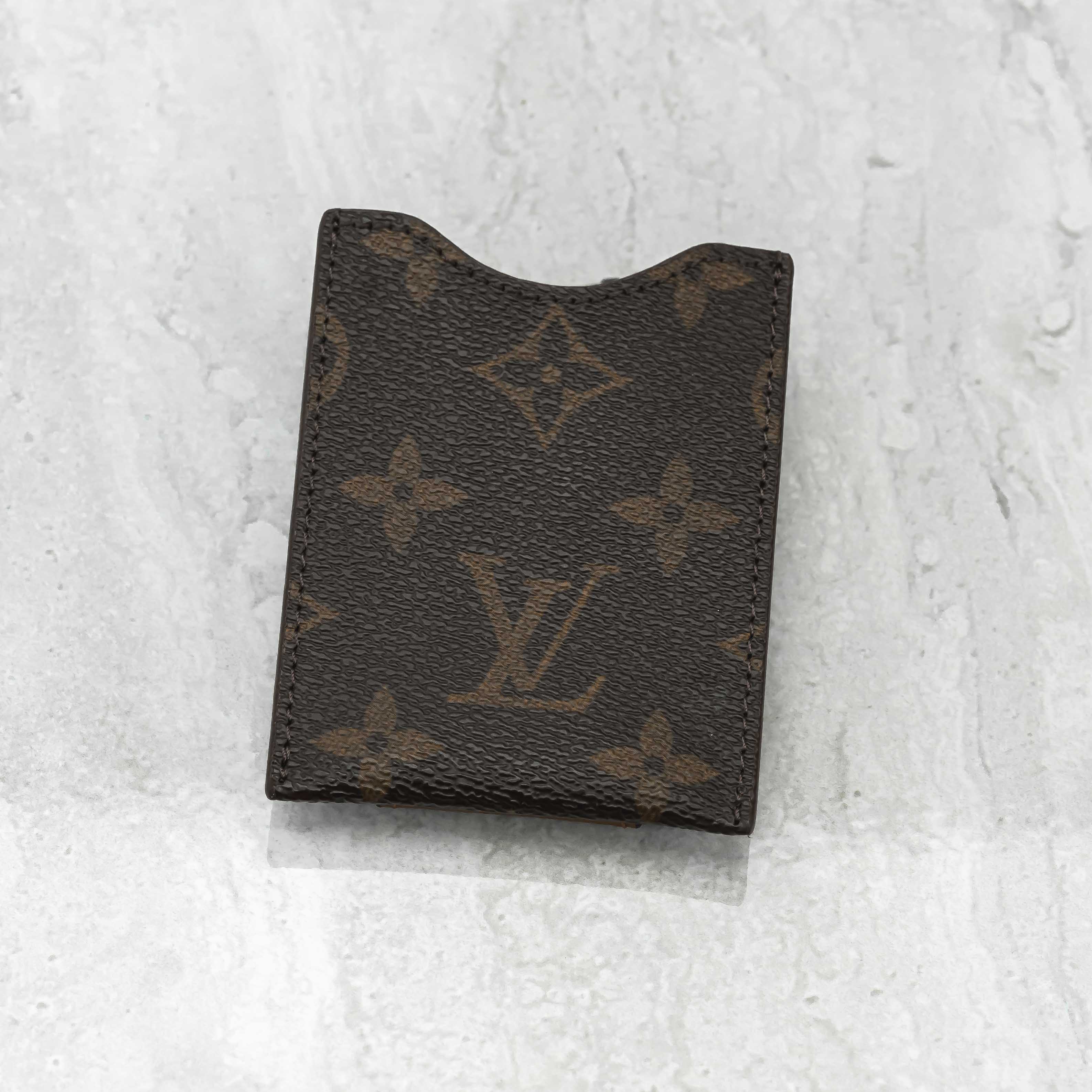 A money clip, upcycling Louis Vuitton!