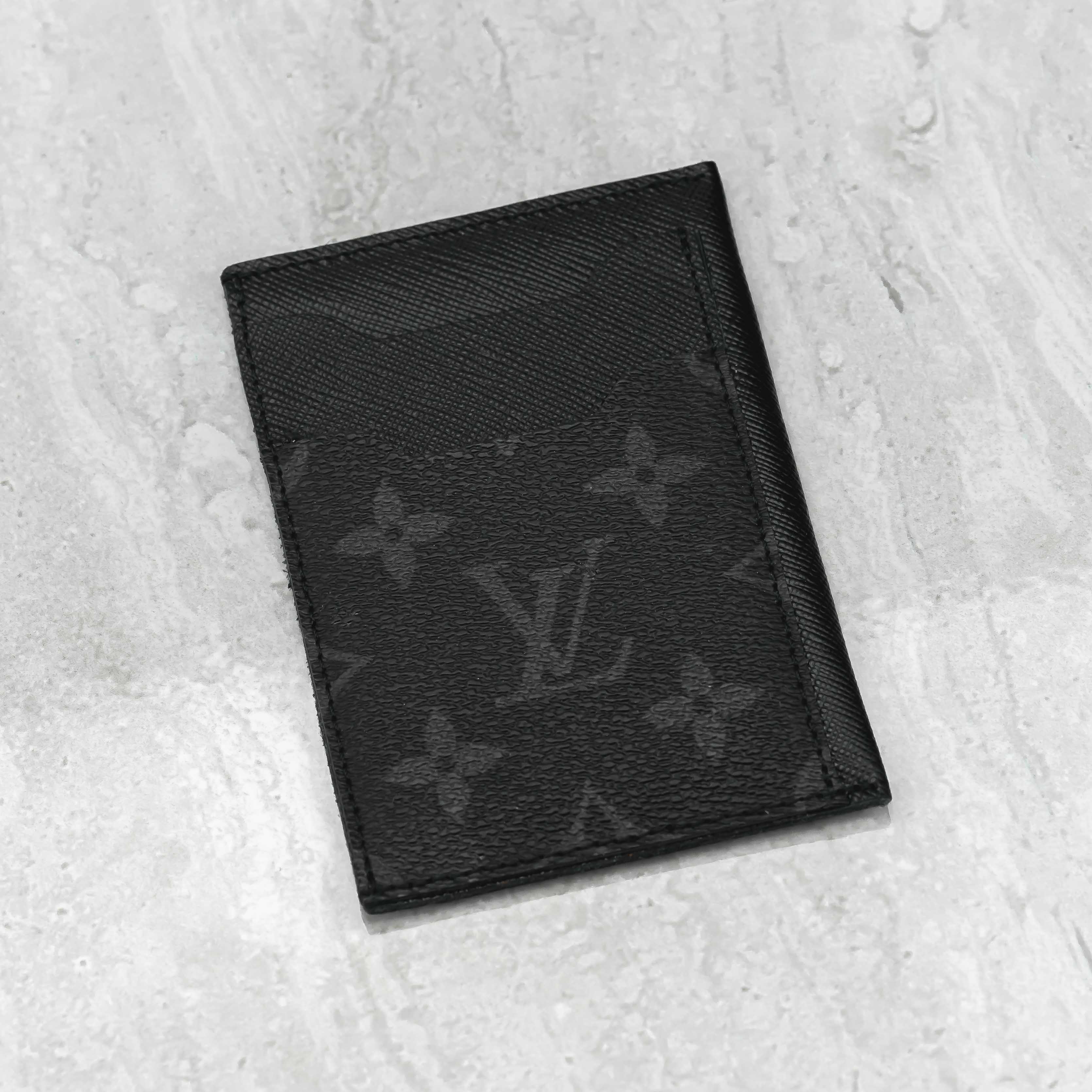 Louis Vuitton Kusama Monogram Eclipse Reverse Card Case Wallet 5LV0501 For  Sale at 1stDibs